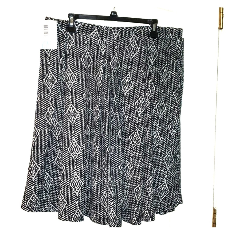 Black and White Staple #LulaRoe #Madison 2xl NWT